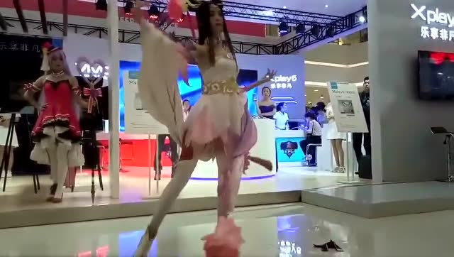 王者农药貂蝉神级美女COS 目测腿长一米五免费观看