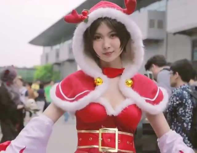 王者荣耀貂蝉穿越了，街头偶遇走起免费观看