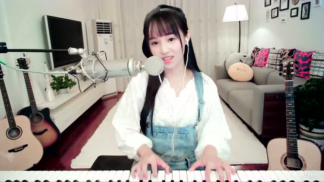 熊猫二姐入驻斗鱼，当钢琴按下的那一刻，整个直播间安静了！免费观看