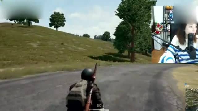 冯提莫玩“吃鸡”，误把拖拉机当车开免费观看