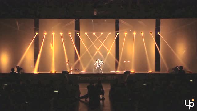 《传奇世界3D》战法道人屏互动 3D全息投影视觉秀免费观看