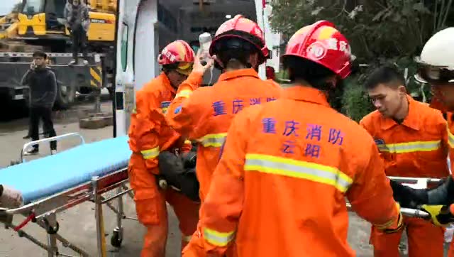 云阳重型吊车发生交通事故3 (190播放)