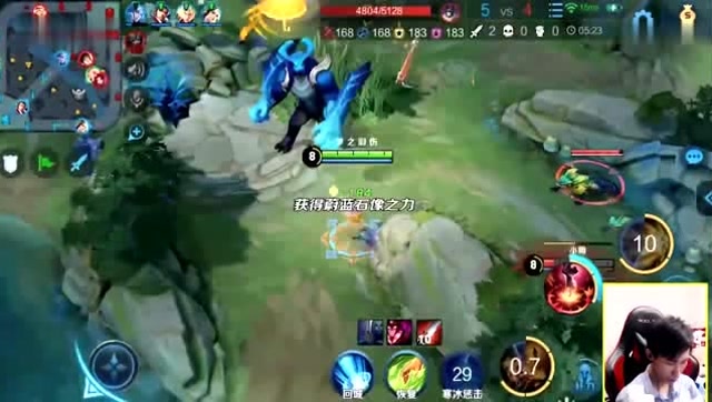 王者荣耀，梦泪公孙离入侵敌方野区，秀死百里玄策，但被曹操击杀免费观看