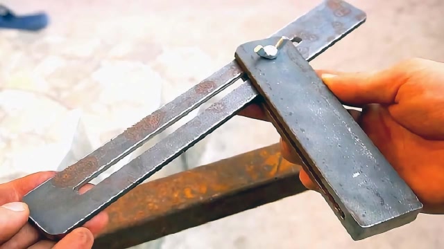 牛人把扁铁制作成这工具,真的太实用了,发明者真是脑洞大开