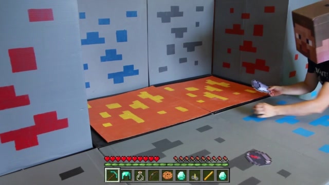 玩家制作出神奇的装备，四处寻找着需要的材料，真人版游戏免费观看