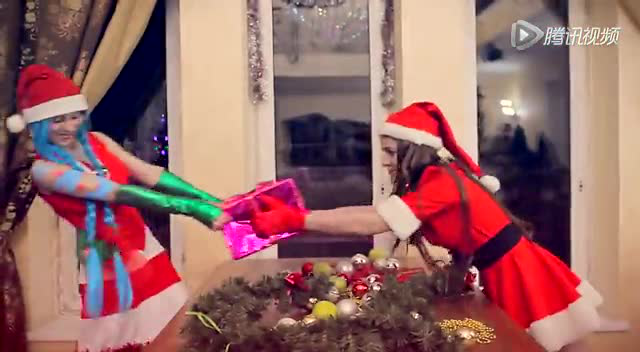 俄罗斯LOL玩家Cosplay庆祝圣诞和新年快乐