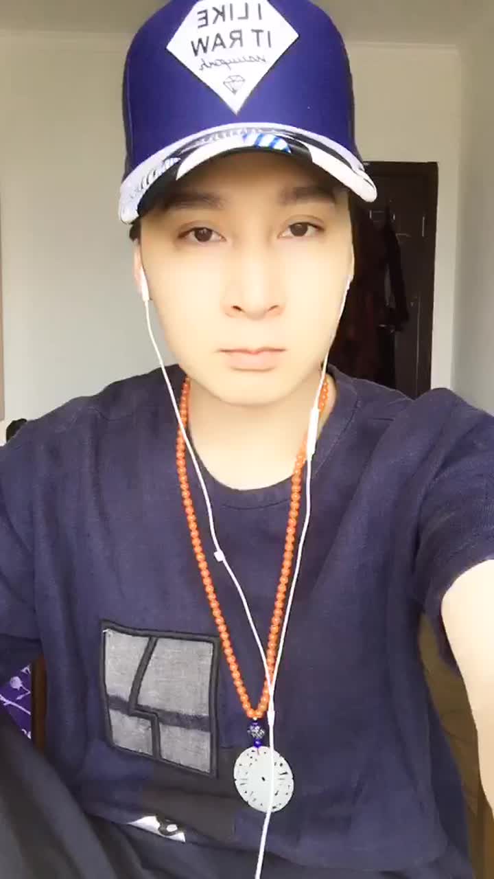 百变歌后古琳娜正在直播快来一起看