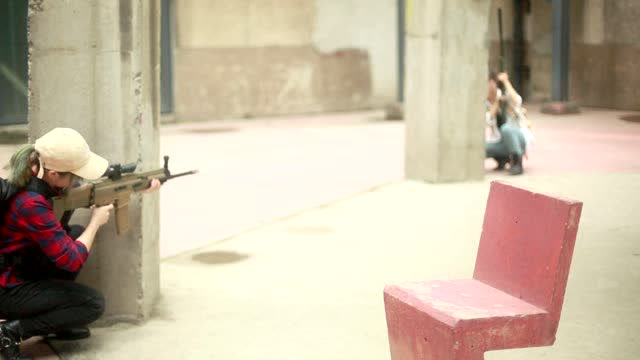 COS短剧刺激连连座：扔雷小技巧免费观看