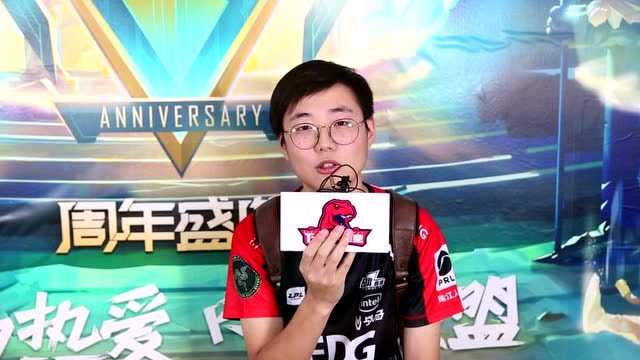 专访七周年欧皇玩家：国服首位乘龙御天龙瞎炫彩拥有者免费观看