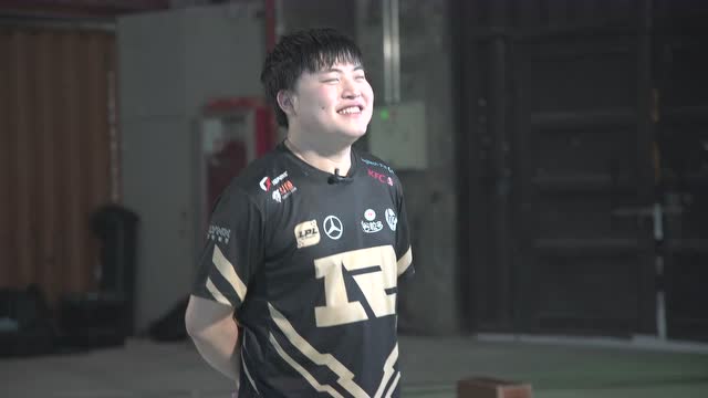 Uzi初见《登峰造极境》免费观看