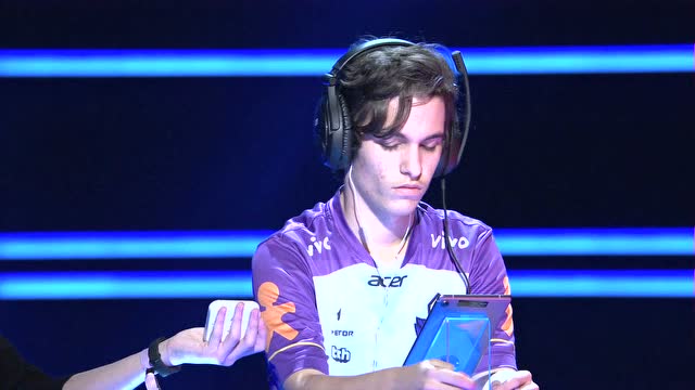 CRL2018全球决赛VK.Javi VS Nova.Littlechen免费观看