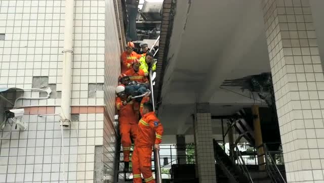 云陽重型吊車發(fā)生交通事故2 (166播放)