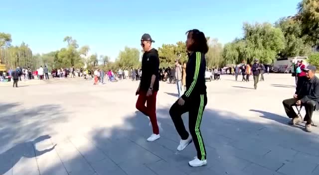 跳鬼步舞怎么能让腿高-鬼步舞教学基础舞步