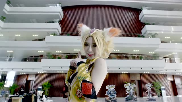 王者荣耀KPL总决赛COS秀：小哥哥霸气凛然、小姐姐绝代风华免费观看