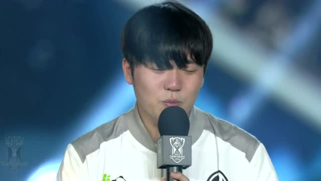 [采访]RooKie自任翻译接受采访 直言冠军得之不易免费观看