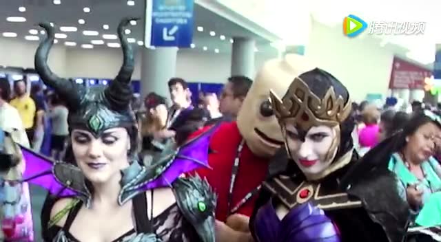 Real-Life 乐高 MiniFig Cosplay!免费观看