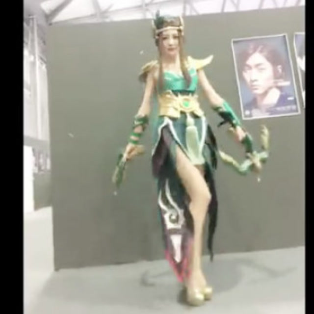 王者荣耀：王者荣耀的美女COS们 台上女神，台下都是女神经免费观看