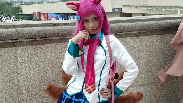 LOL七周年现场：一分钟带你了解比赛场馆，COS阿狸小姐姐萌甜到心里免费观看