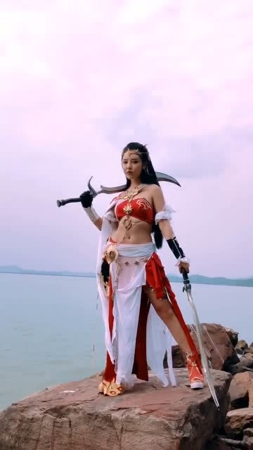 知道这是cosplay的谁么？免费观看