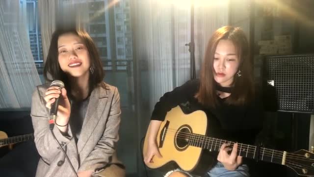 小姐姐携LEGPAP吉他弹唱《红色高跟鞋》，人美声音好听