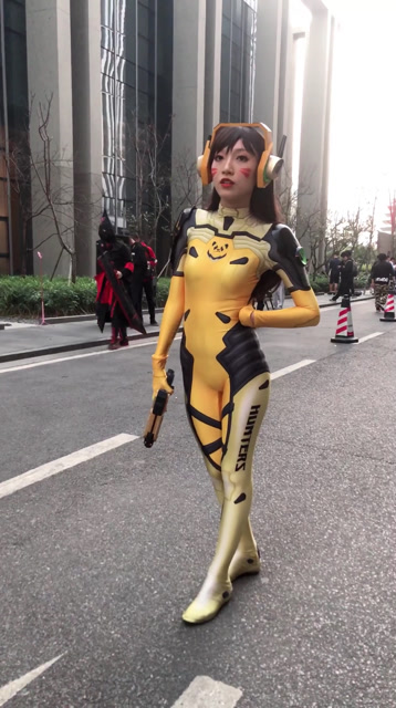 这衣服不但防水还防冻！免费观看