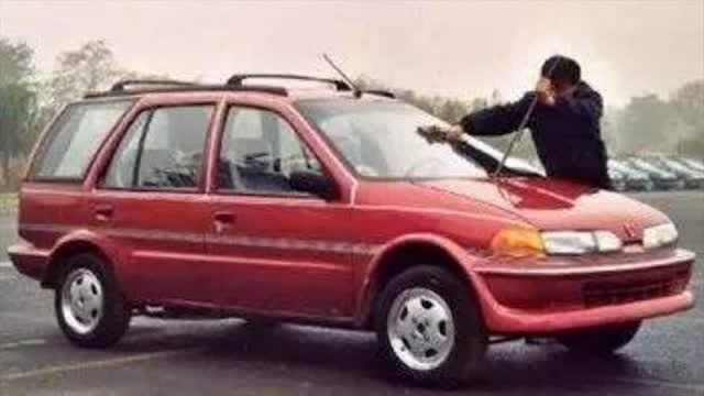 北京中華子彈頭:玻璃鋼車身,首款出口美國的轎車,名噪一時卻瞬間倒閉
