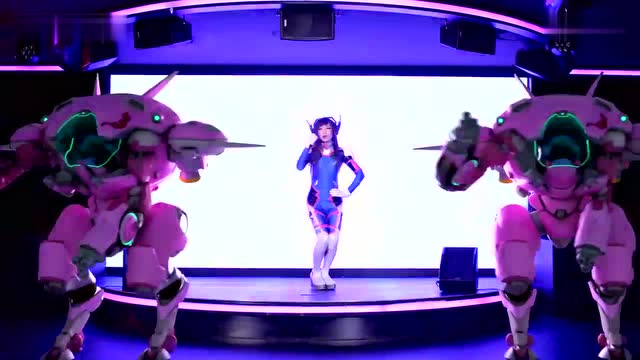 美少女化身D.Va演绎真人MV 白丝短裙性感可爱免费观看