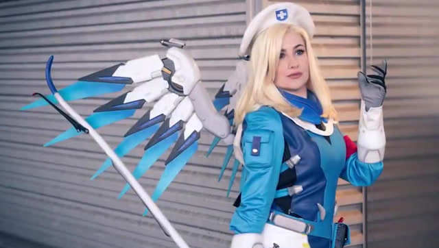 《守望先锋》战斗天使cos服装展示，服装道具细节都超赞的！免费观看