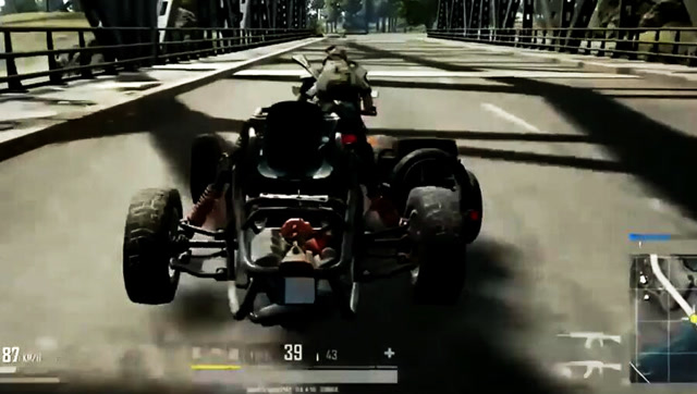 绝地求生：我觉得这游戏有问题，赛车撞不过摩托车？免费观看