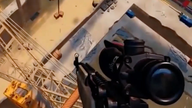 绝地求生：敌人站在300米高塔下，疯狂向下扔手雷，居然完成吃鸡？免费观看