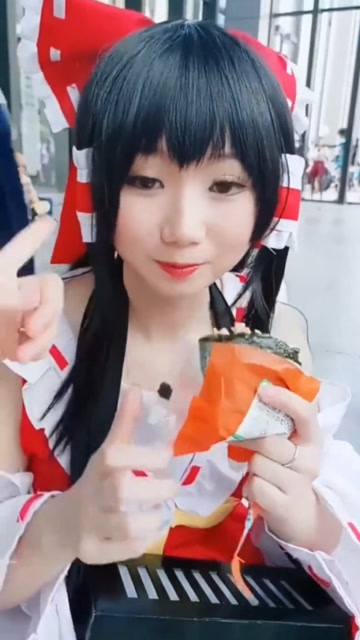 美女太能吃了，男友直喊：养不起了白送免费观看