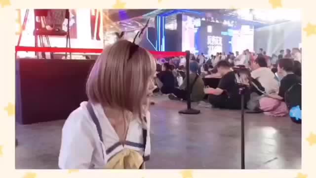 惊了！知名女主播身着白丝小短裙在CJ馆内公然做这样的事情免费观看