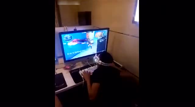 这个游戏玩家，老板见了都怕免费观看