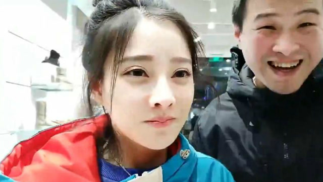 冯提莫户外直播遭语言暴击，粉丝：你真的是1米5啊！免费观看