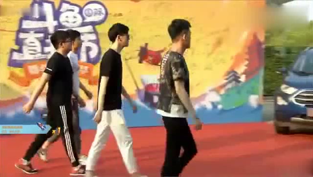 17shou带领战队走红毯，XDD呆妹携手现身斗鱼嘉年华红毯免费观看