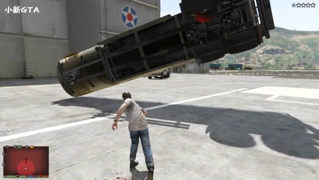 GTA5 拥有超能力的男子闯军事基地，一不开心就扔坦克免费观看