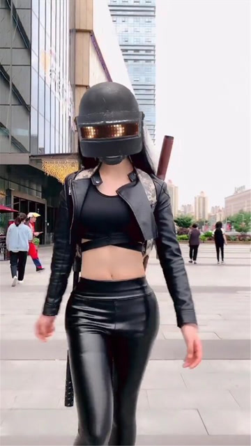 小姐姐这套装备回头率好高！免费观看