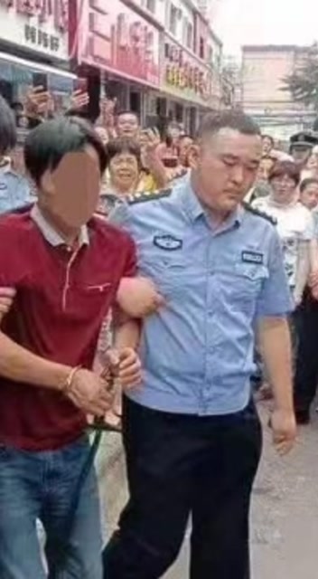 唯一幸存的小女儿大哭!警方追凶24年破"淮南灭门惨案"