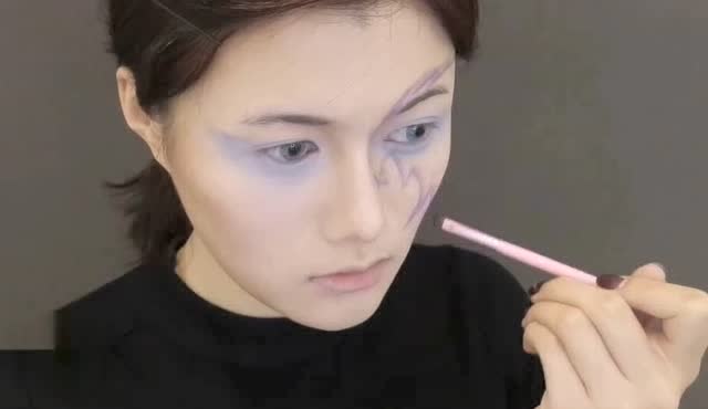 膜拜！已经分不清现实还是游戏 美女化身魔兽世界精灵族免费观看