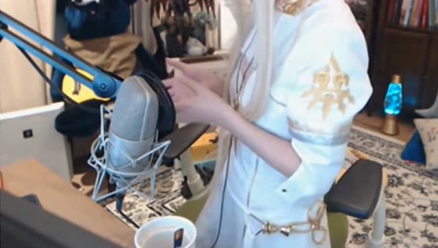 陈一发儿：我今天有点残疾，因为那天我解锁新姿势，劈了个叉免费观看