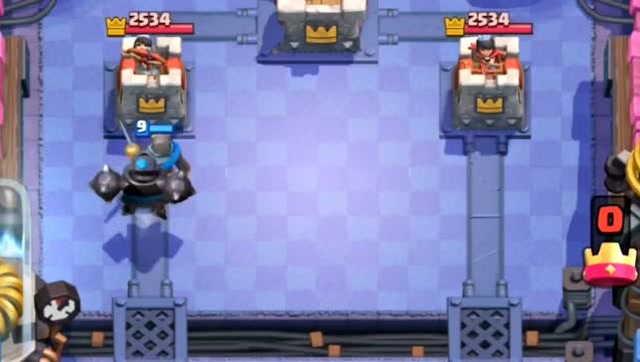 超级骑士和王子战队防御力对比！皇室战争玩家花絮免费观看