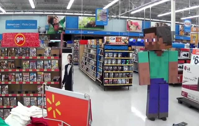 《我的世界》现实生活中，真人版史蒂夫访问沃尔玛超市，遭众人围观，免费观看