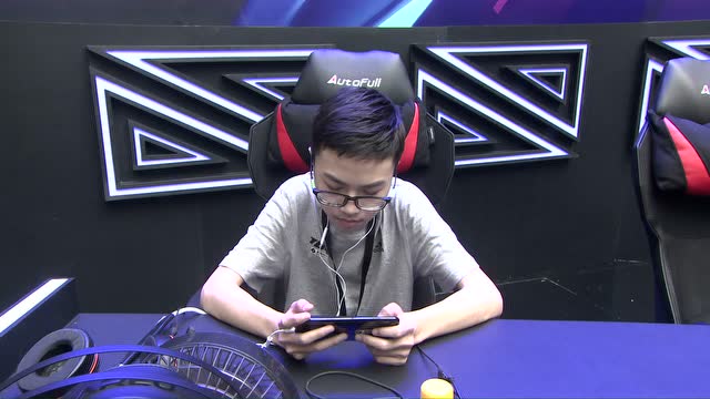 TGA大奖赛 触手`大呲花 VS 斗鱼`小豪2免费观看