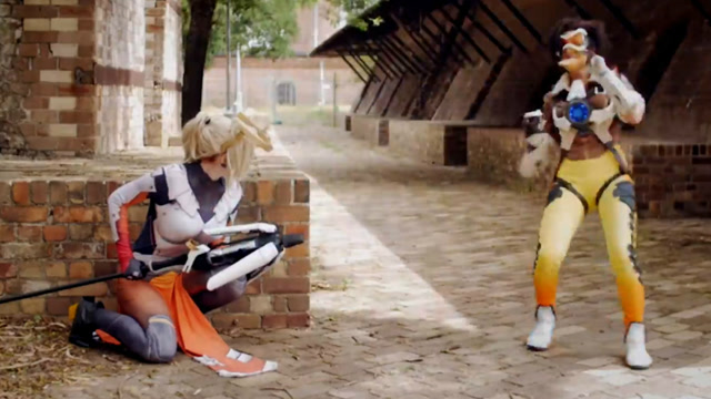 守望先锋：猎空小哥哥真人扮演 扮演者居然是个小姐姐免费观看