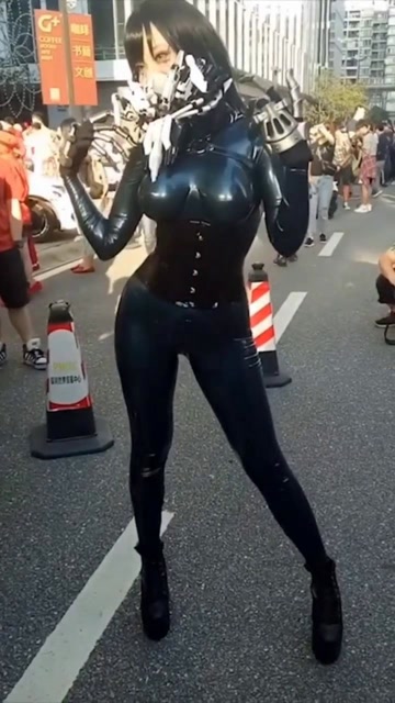 这衣服没半个小时穿不上免费观看