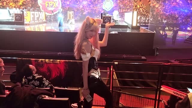 [花絮]S9现场超美的阿狸Cos，这样的阿狸可以来一打免费观看