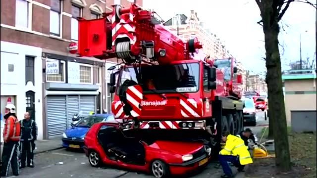 轎車違章吊車快 實拍一起悲慘的事故 (124播放)