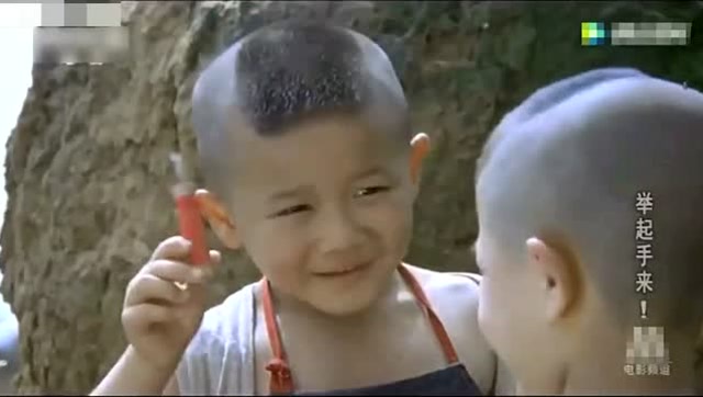 潘长江的电影 举起手来,这两个小孩实在是太逗了