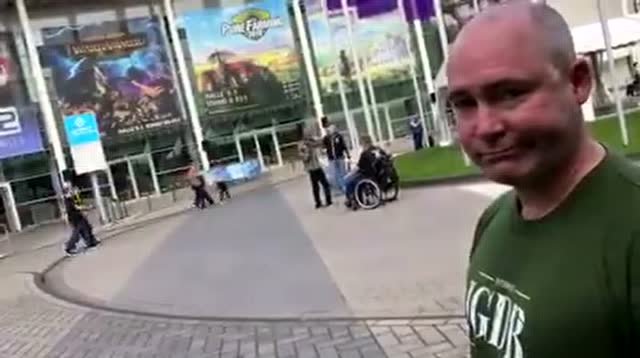 大家还记得那个白狼还原度超高的coser Maul嘛免费观看