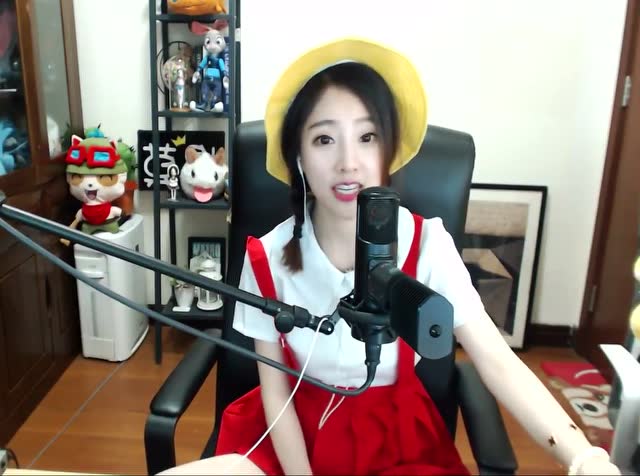 冯提莫COS樱桃小丸子 直播唱《采蘑菇的小姑娘》免费观看